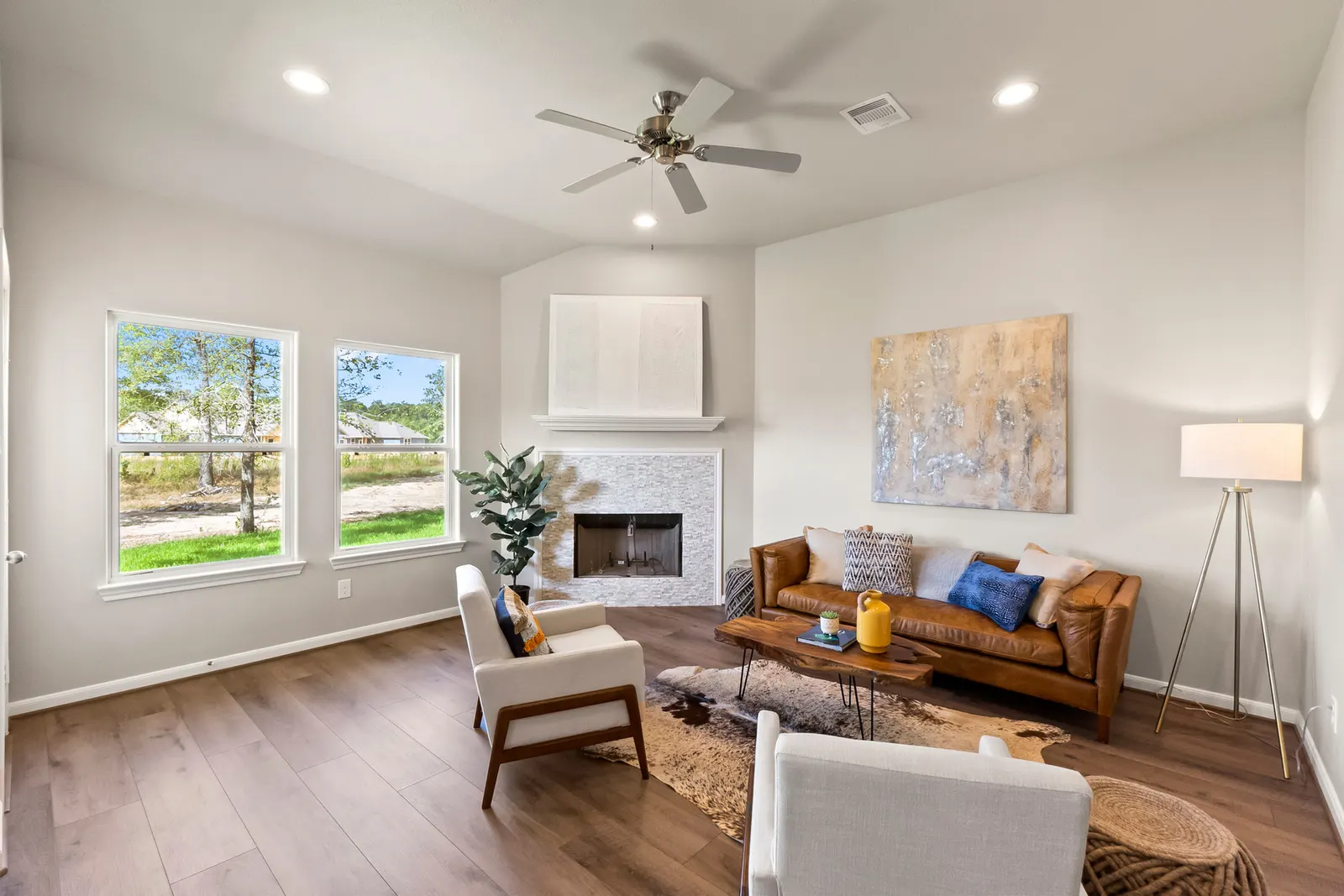 Cozy open concept floor plan living room